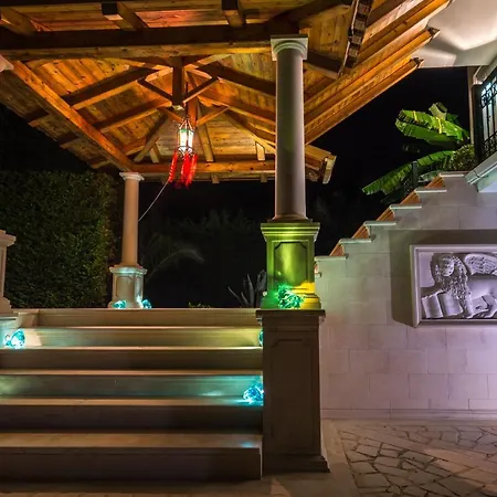 Tatiana Luxury With Private Pool By Gigi Star *